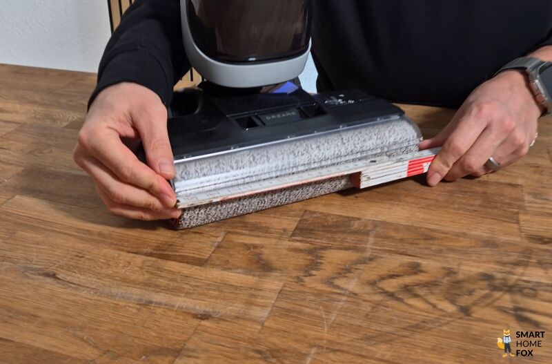Dreame H14 Pro Buerste wird vermessen.